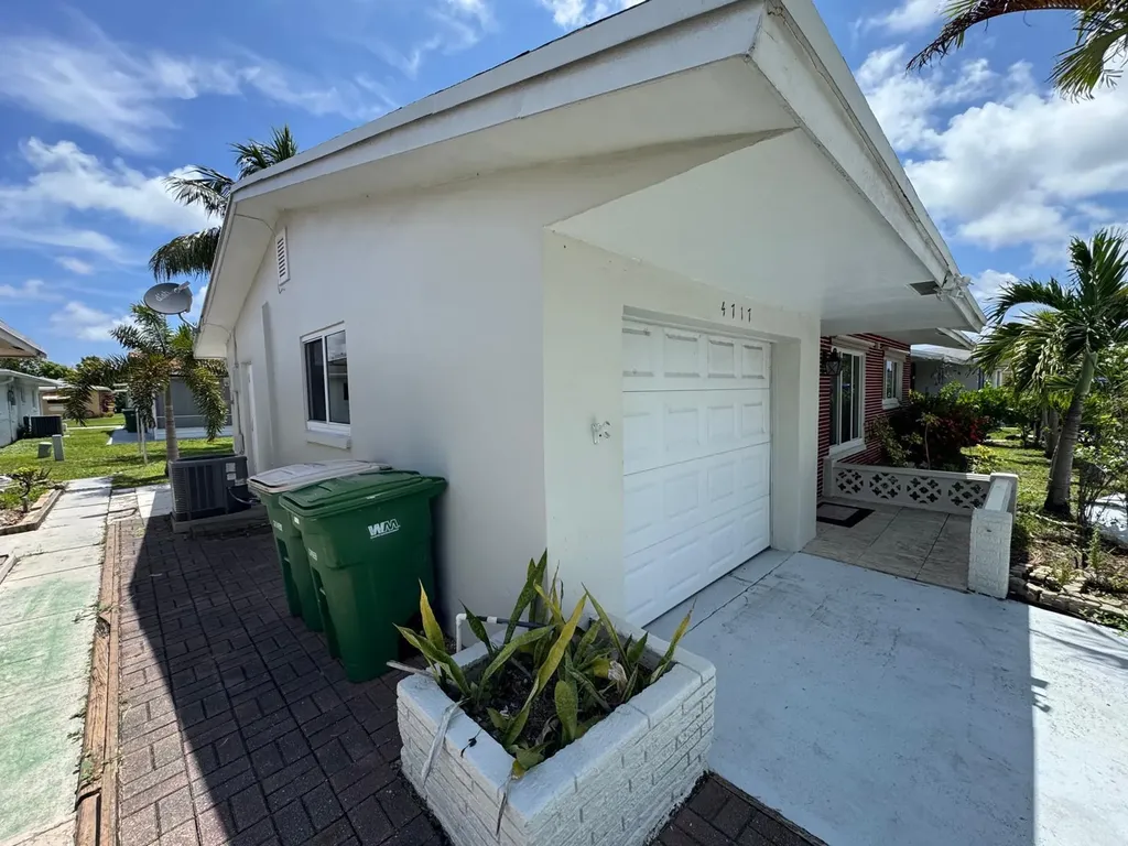 4717 NW 49th Place Tamarac FL 33319