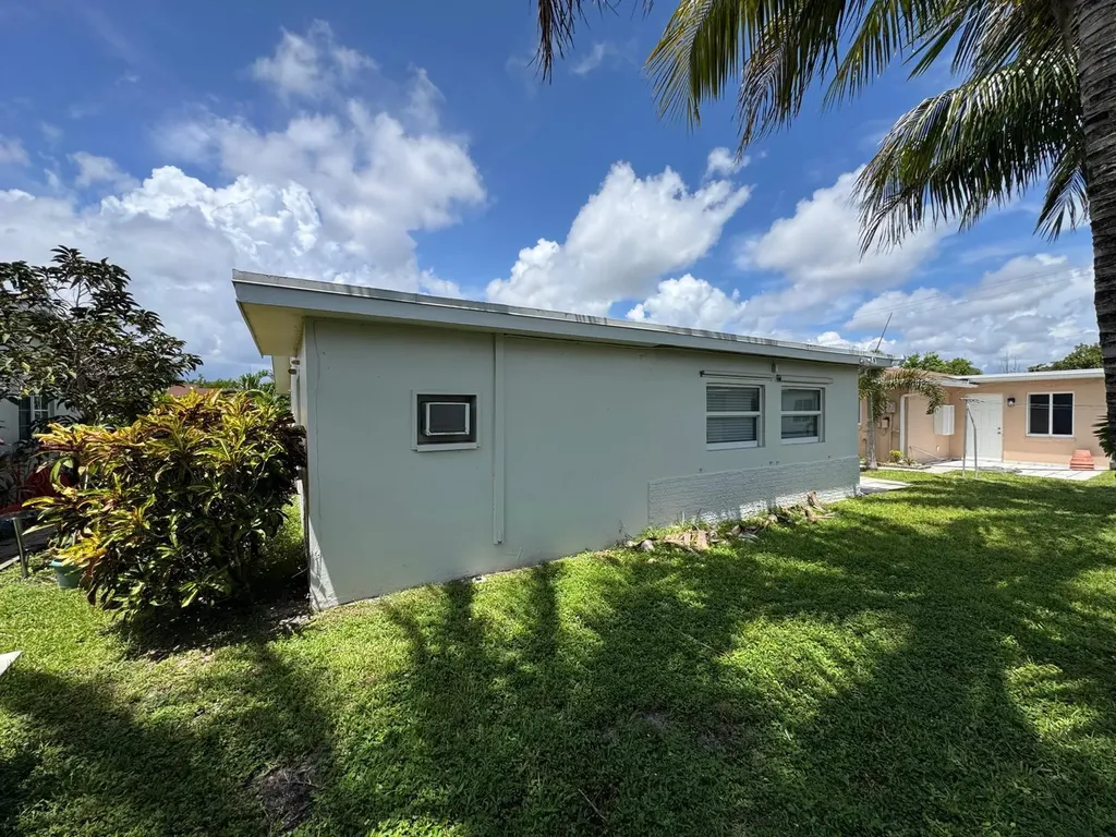 4717 NW 49th Place Tamarac FL 33319