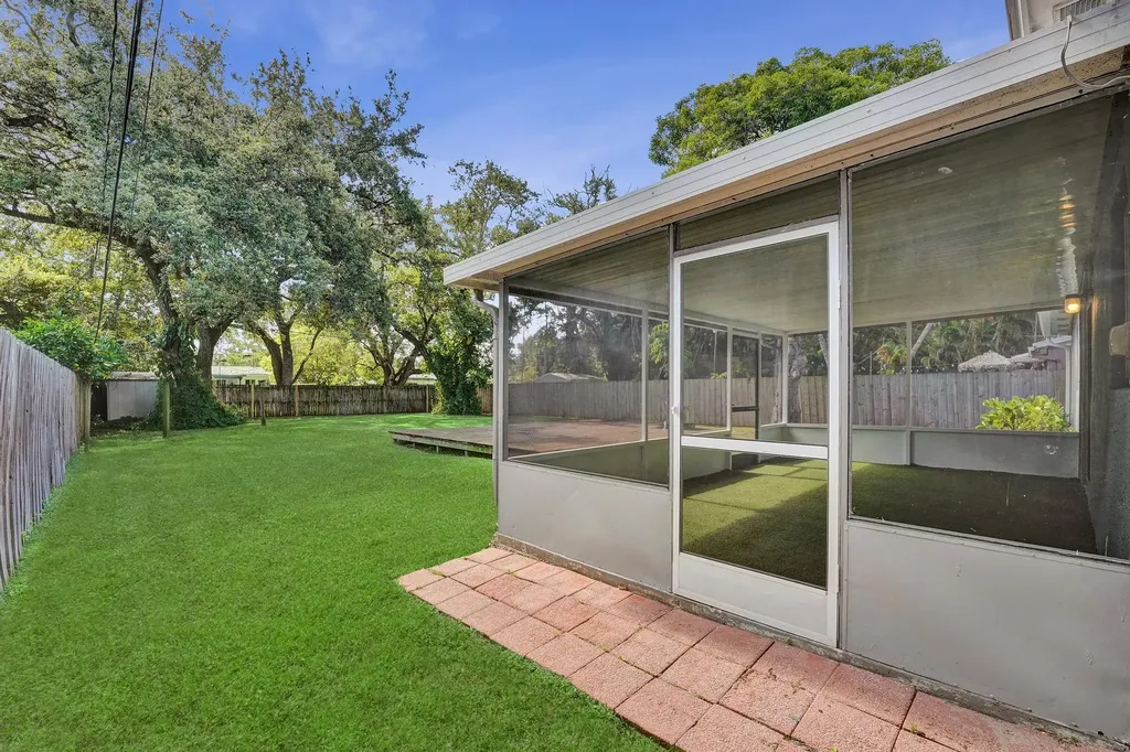 300 SW 19th Avenue Fort Lauderdale FL 33312