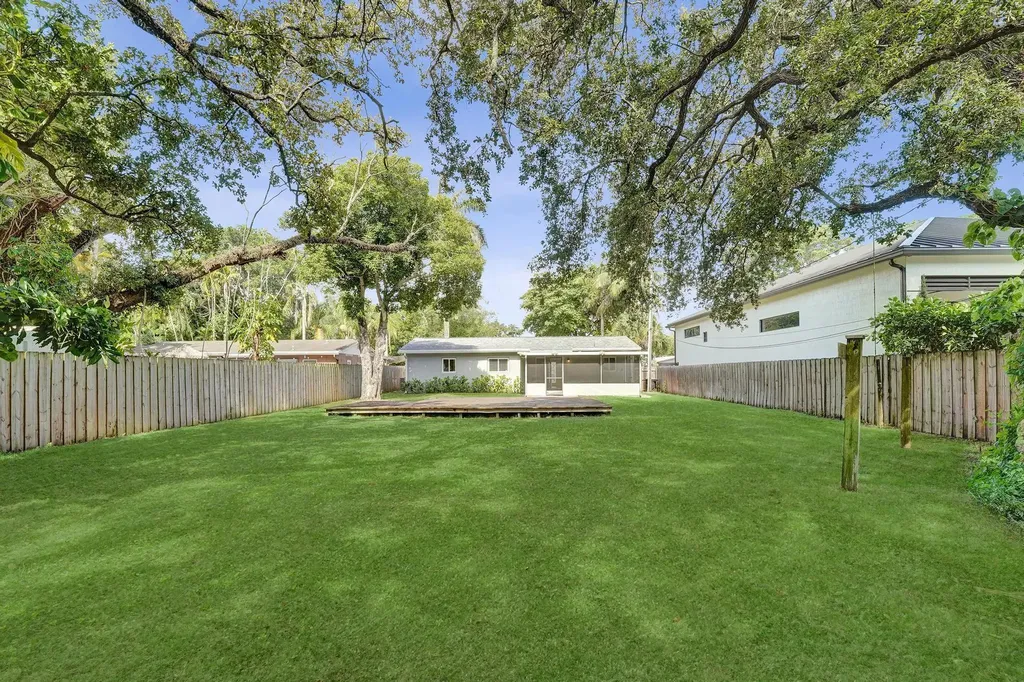 300 SW 19th Avenue Fort Lauderdale FL 33312