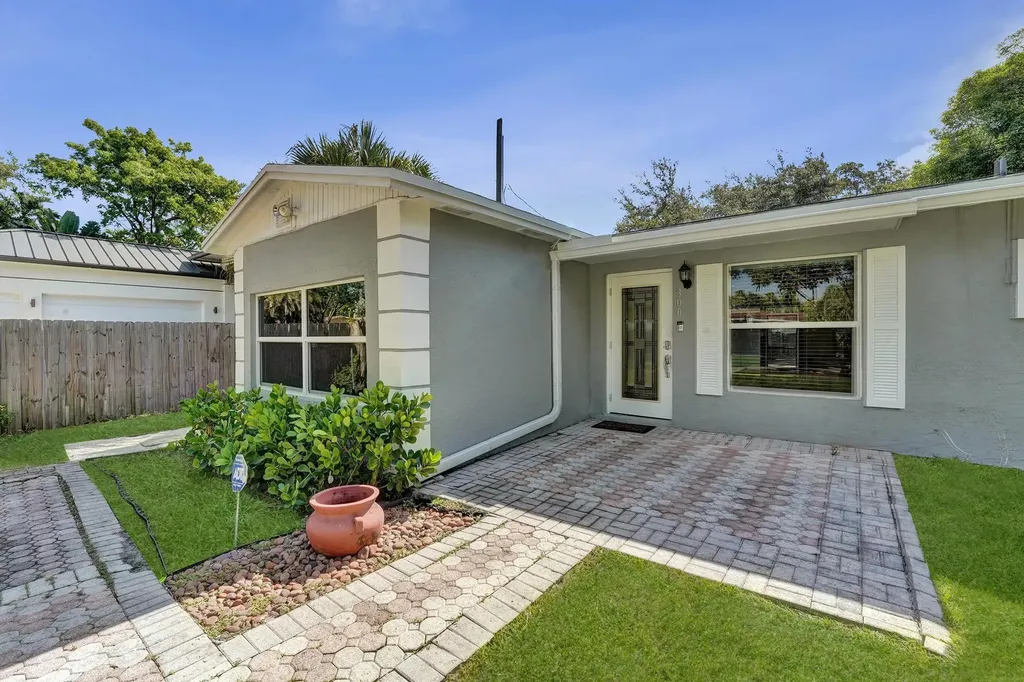 300 SW 19th Avenue Fort Lauderdale FL 33312