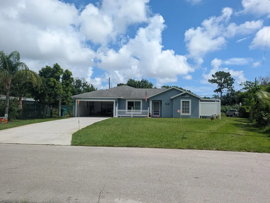 625 Coconut Avenue N Port St Lucie FL 34952