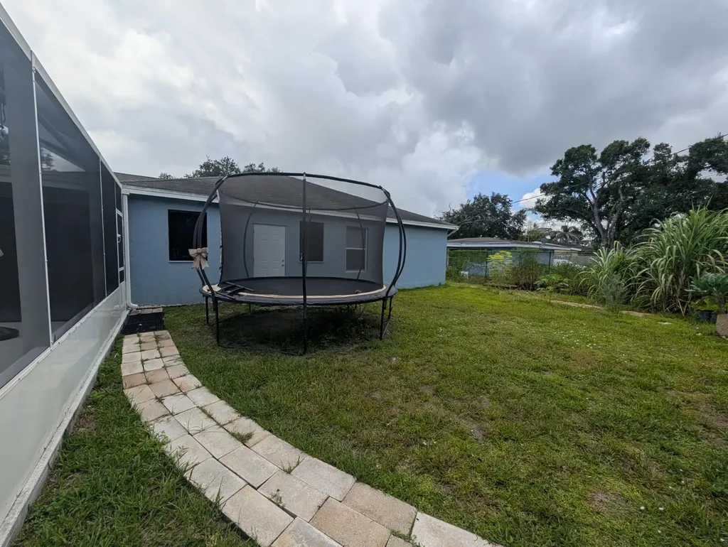 625 Coconut Avenue N Port St Lucie FL 34952
