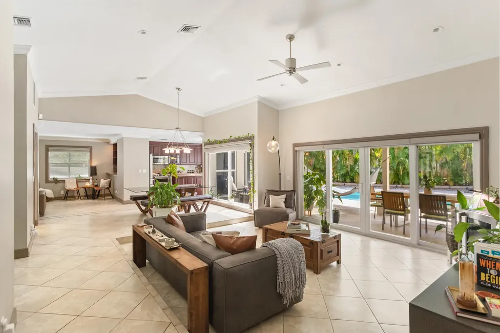 4050 NW 7th Lane Delray Beach FL 33445