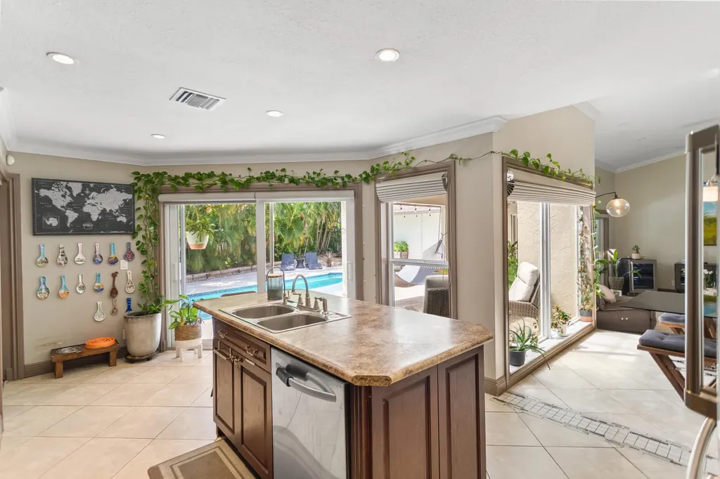 4050 NW 7th Lane Delray Beach FL 33445