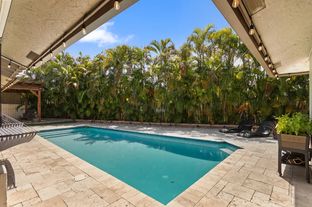 4050 NW 7th Lane Delray Beach FL 33445