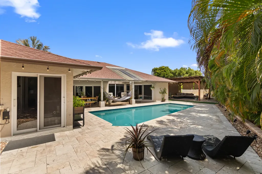 4050 NW 7th Lane Delray Beach FL 33445