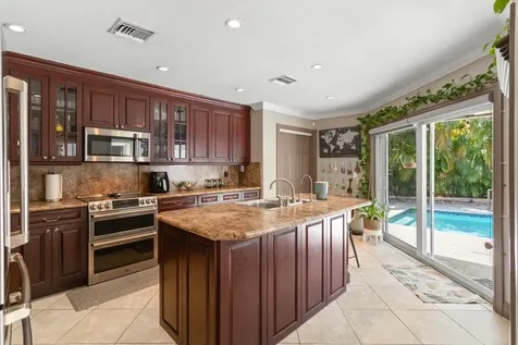 4050 NW 7th Lane Delray Beach FL 33445