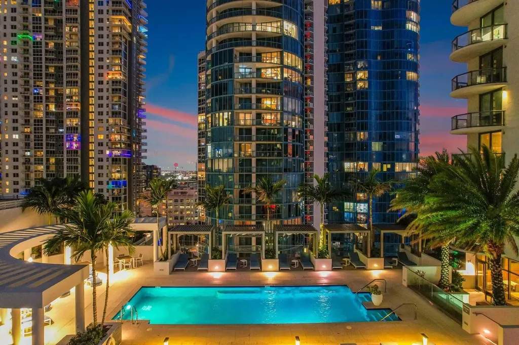 100 E Las Olas Boulevard Fort Lauderdale FL 33301