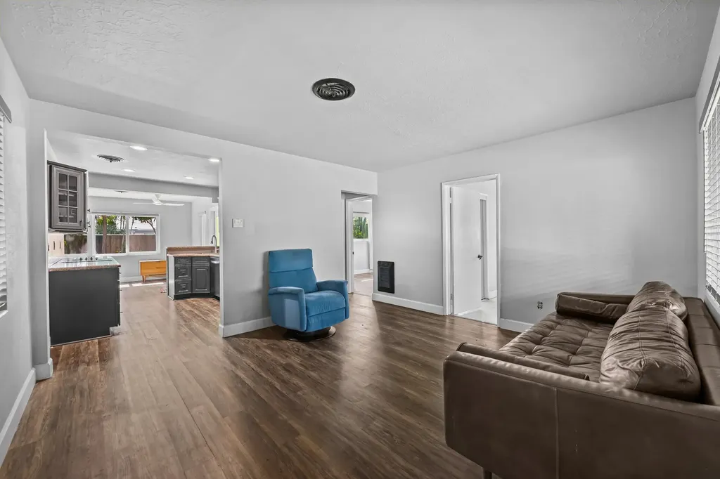 400 NW 52nd Court Oakland Park FL 33309