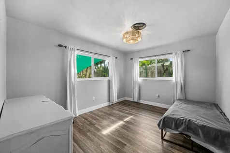 400 NW 52nd Court Oakland Park FL 33309