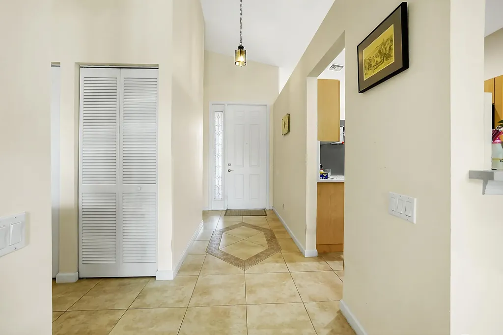 390 NW Breezy Point Loop Port St Lucie FL 34986