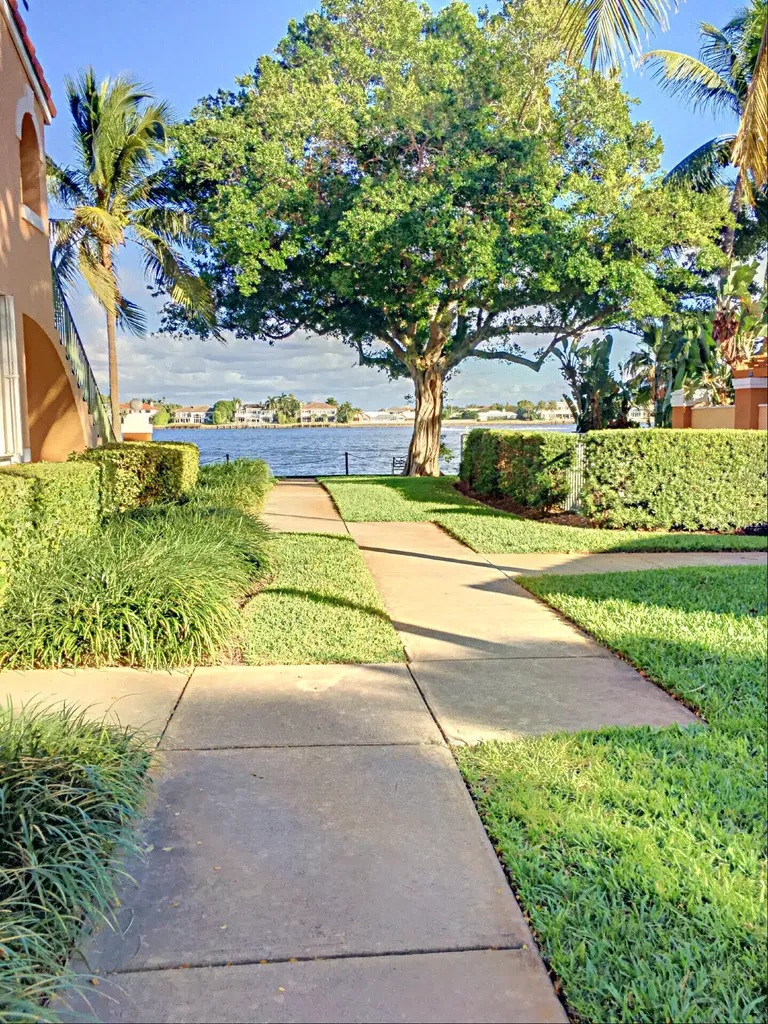 160 Yacht Club Way Hypoluxo FL 33462