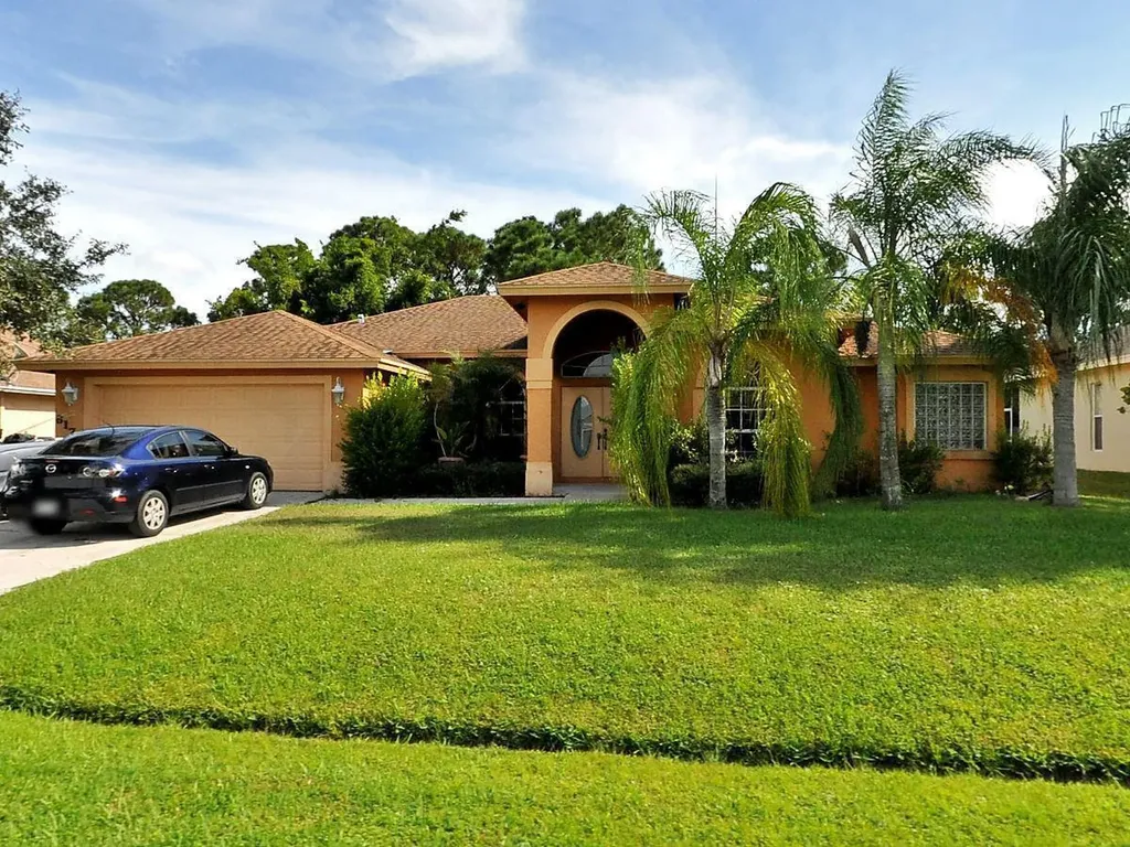 6173 NW East Deville Circle Port St Lucie FL 34986