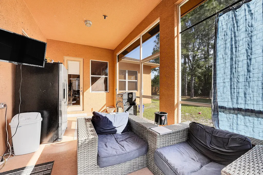 6173 NW East Deville Circle Port St Lucie FL 34986