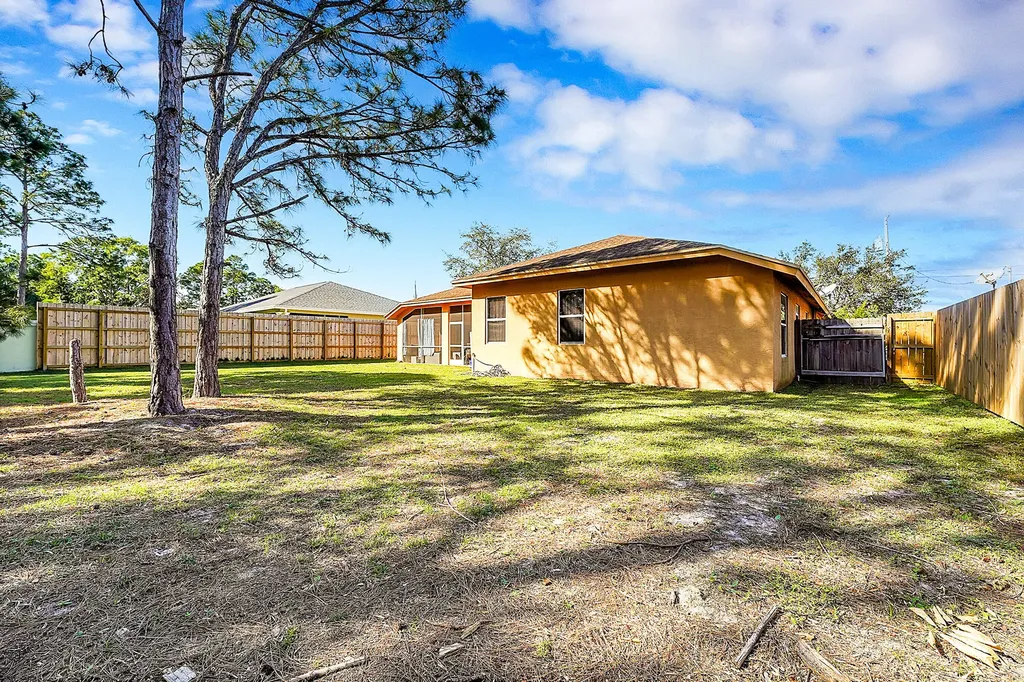 6173 NW East Deville Circle Port St Lucie FL 34986