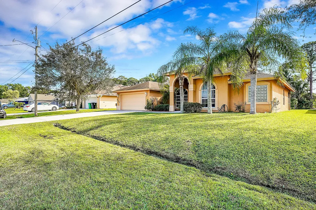 6173 NW East Deville Circle Port St Lucie FL 34986