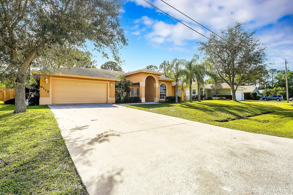 6173 NW East Deville Circle Port St Lucie FL 34986