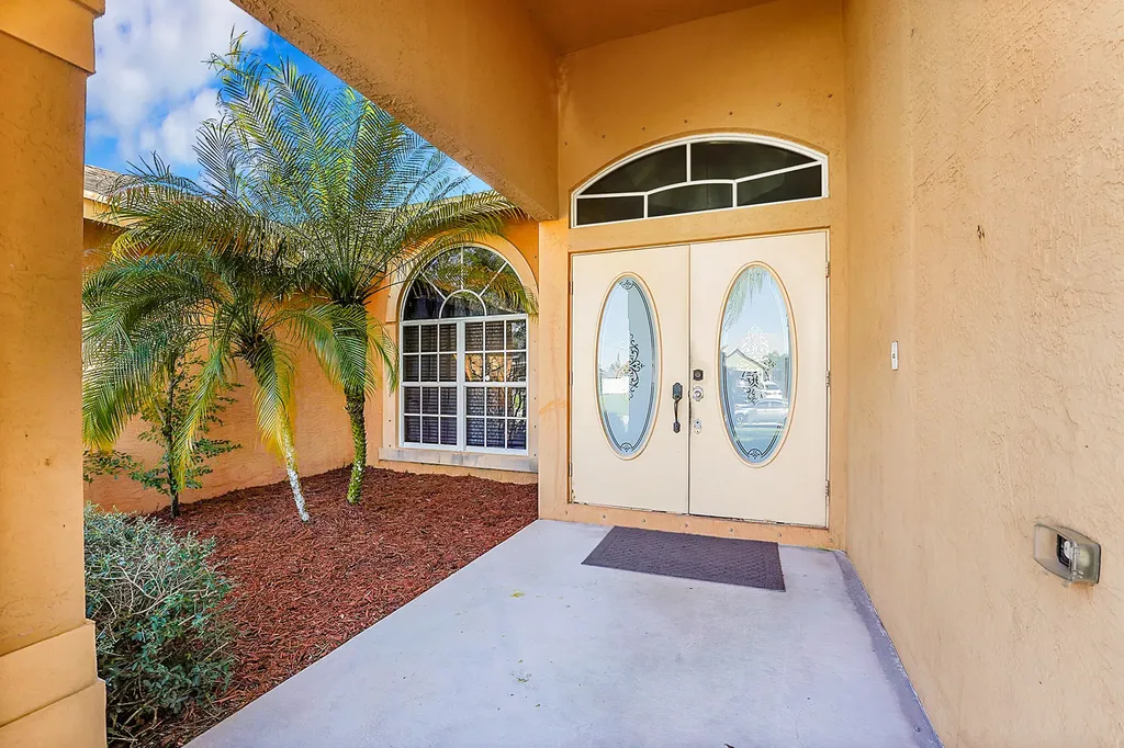6173 NW East Deville Circle Port St Lucie FL 34986