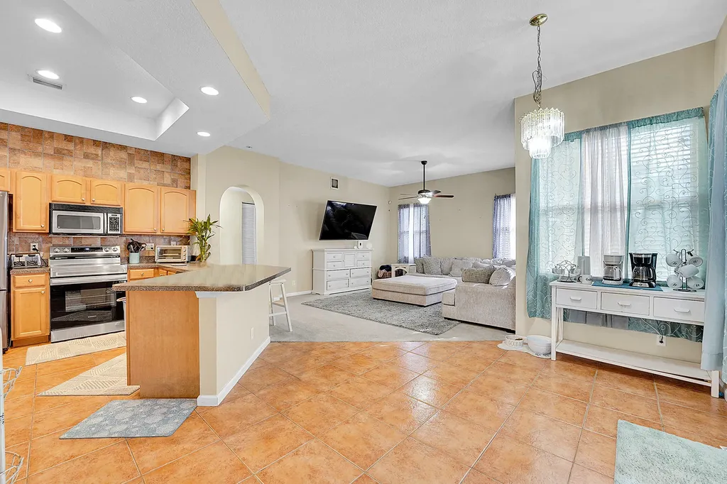 6173 NW East Deville Circle Port St Lucie FL 34986