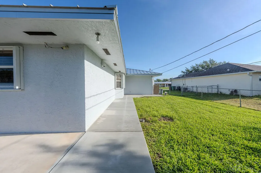 651 SE Degan Drive Port St Lucie FL 34983