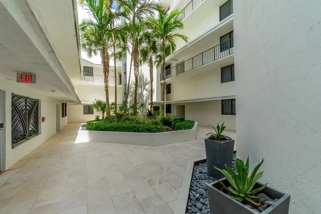 2565 S Ocean Boulevard Highland Beach FL 33487