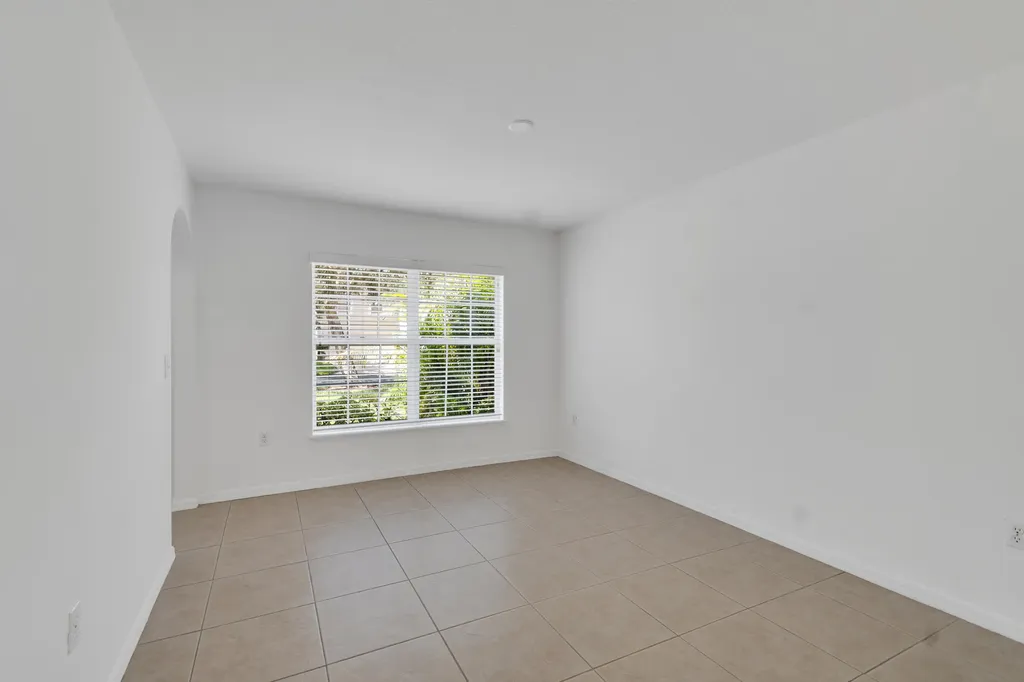 2538 12th Square SW Vero Beach FL 32968