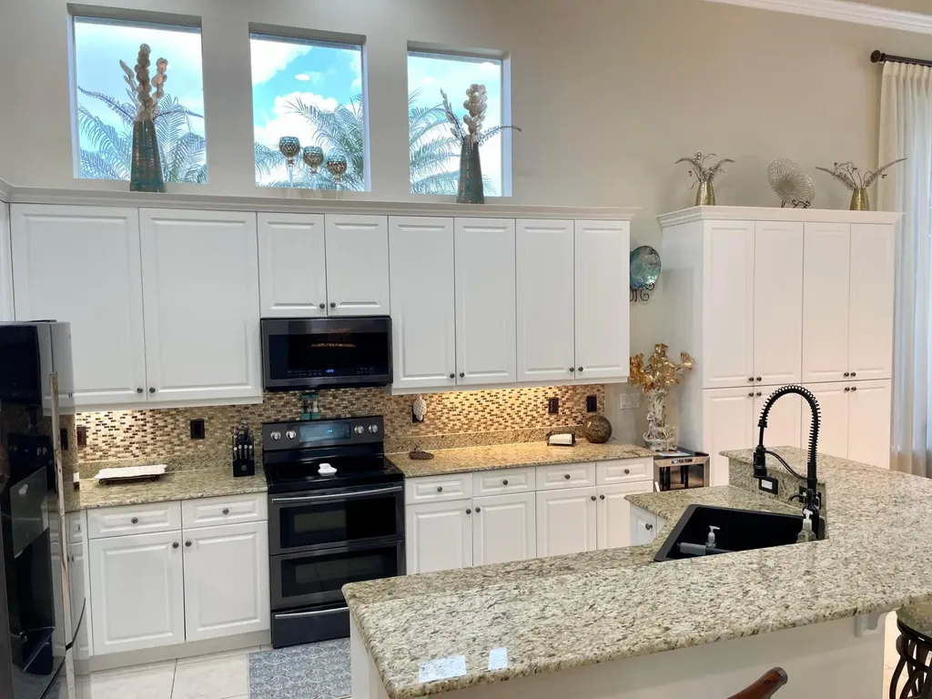 102 SE Rio Palermo Port St Lucie FL 34984