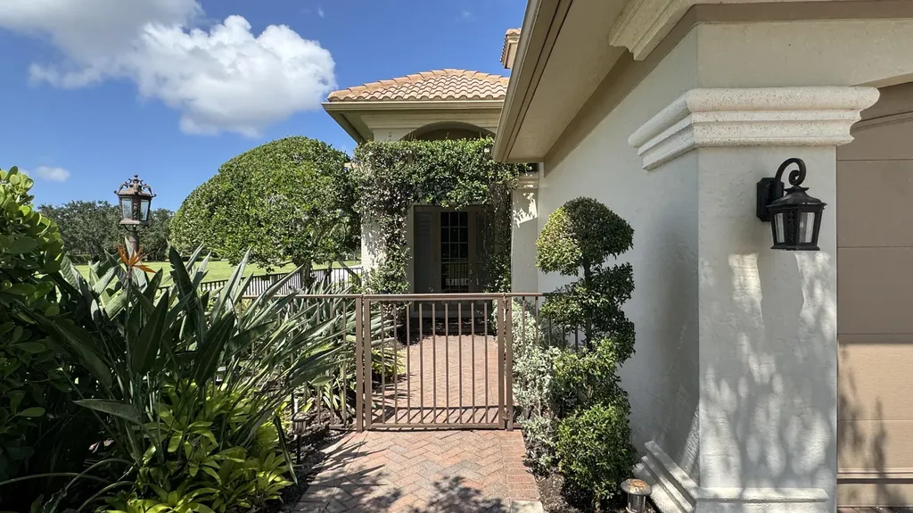 102 SE Rio Palermo Port St Lucie FL 34984
