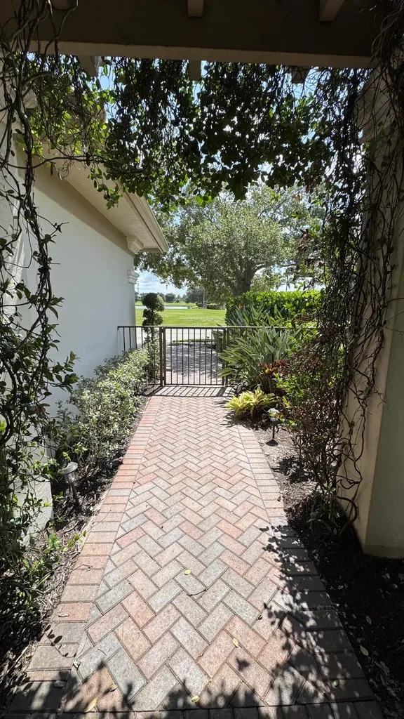 102 SE Rio Palermo Port St Lucie FL 34984
