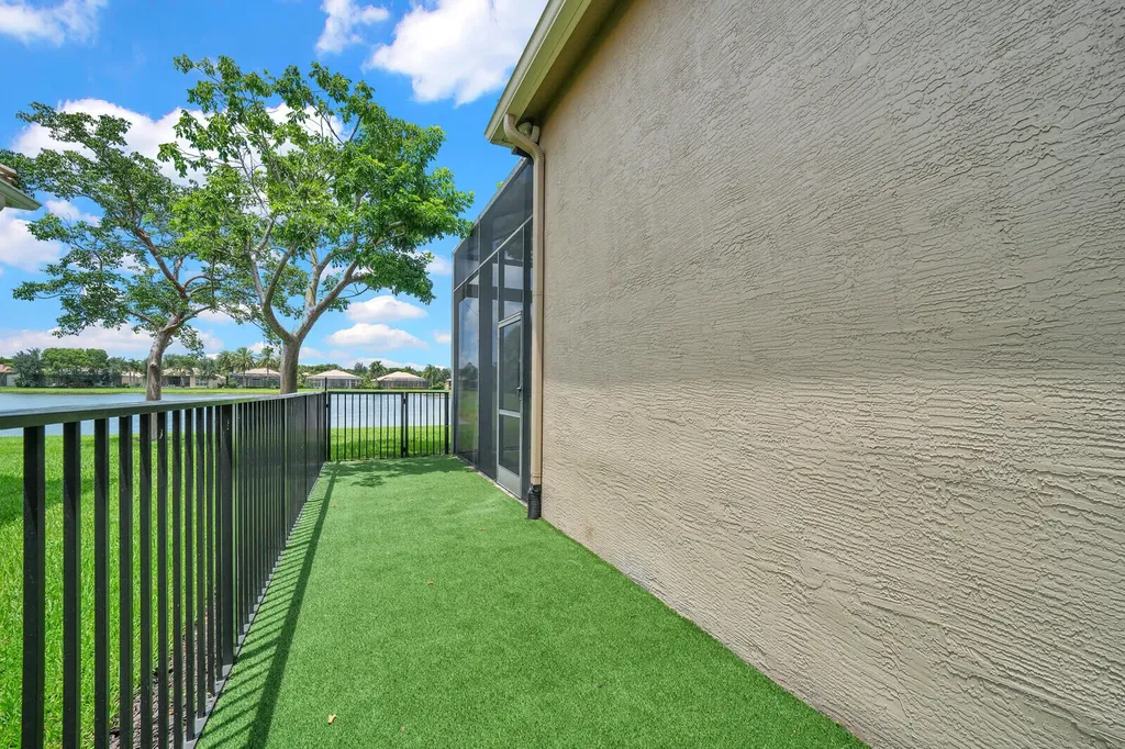 10469 Whitewind Circle Boynton Beach FL 33473