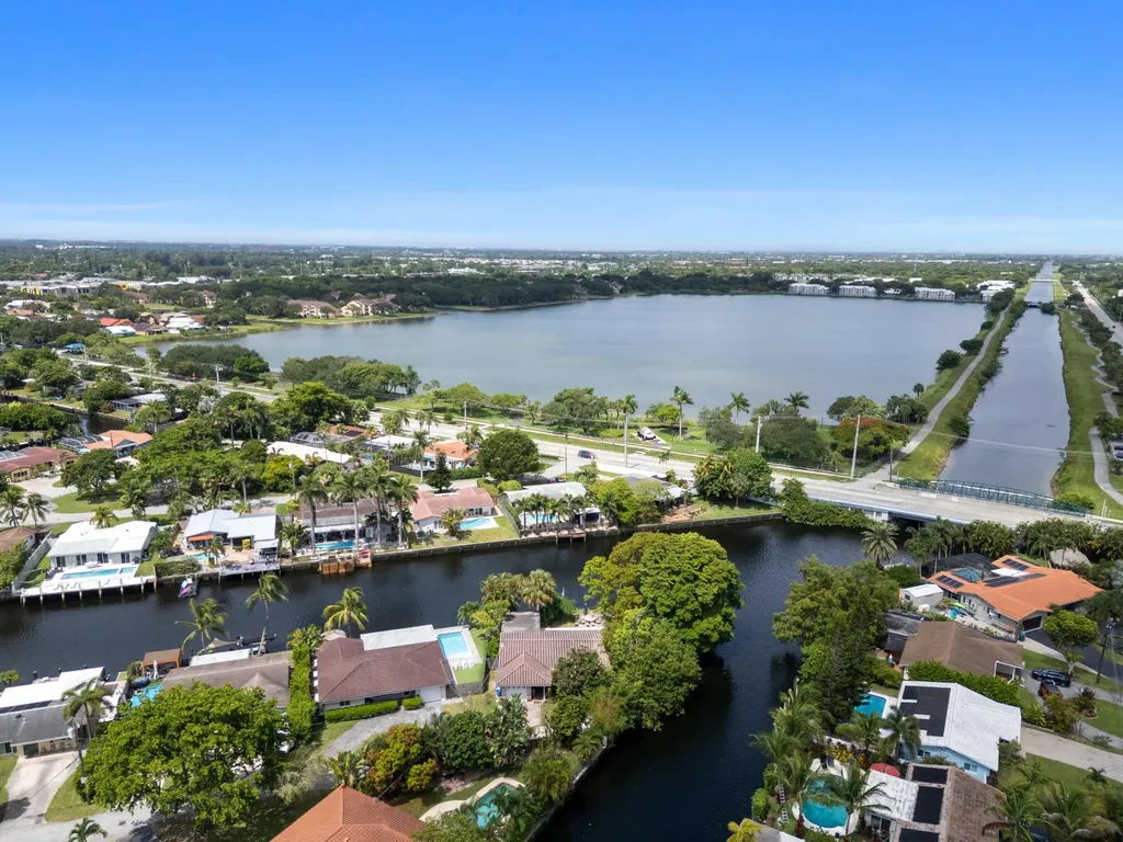 2060 NW 37th Street Oakland Park FL 33309