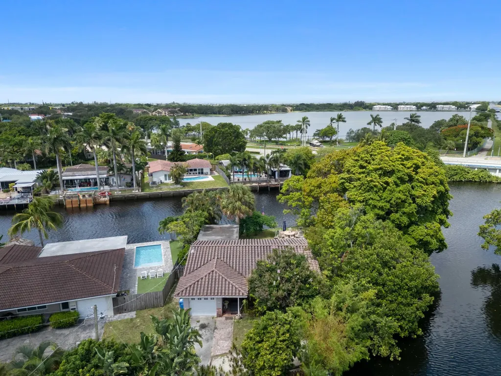 2060 NW 37th Street Oakland Park FL 33309