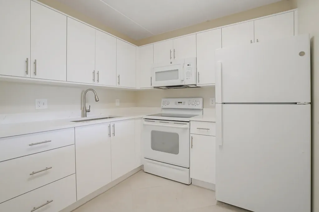 400 Village Green Circle W Palm Springs FL 33461