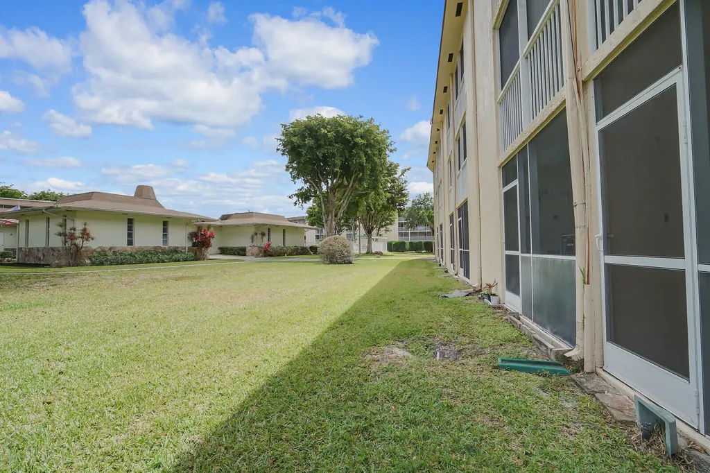 400 Village Green Circle W Palm Springs FL 33461