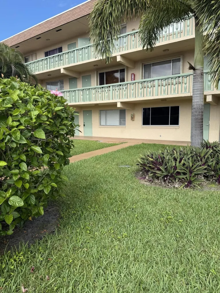 400 Village Green Circle W Palm Springs FL 33461