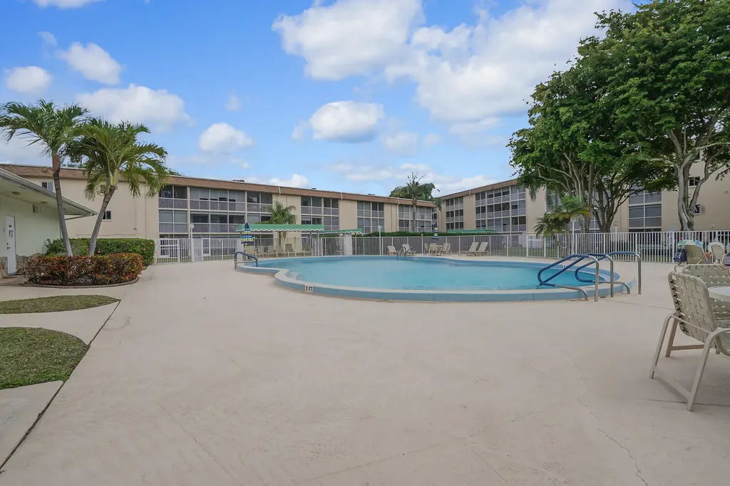 400 Village Green Circle W Palm Springs FL 33461