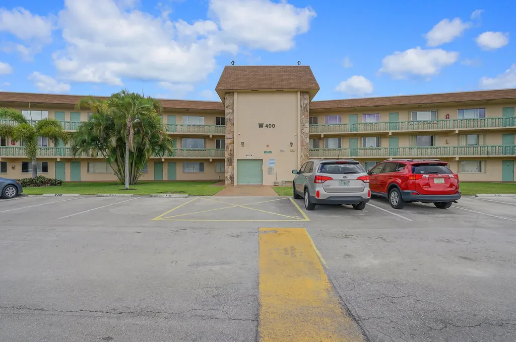 400 Village Green Circle W Palm Springs FL 33461