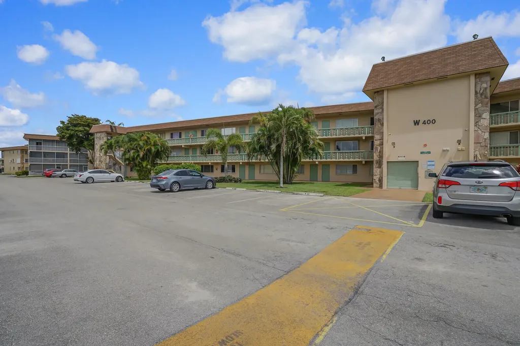 400 Village Green Circle W Palm Springs FL 33461