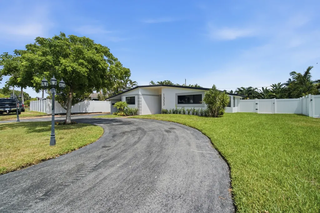 1333 SE 8th Street Deerfield Beach FL 33441