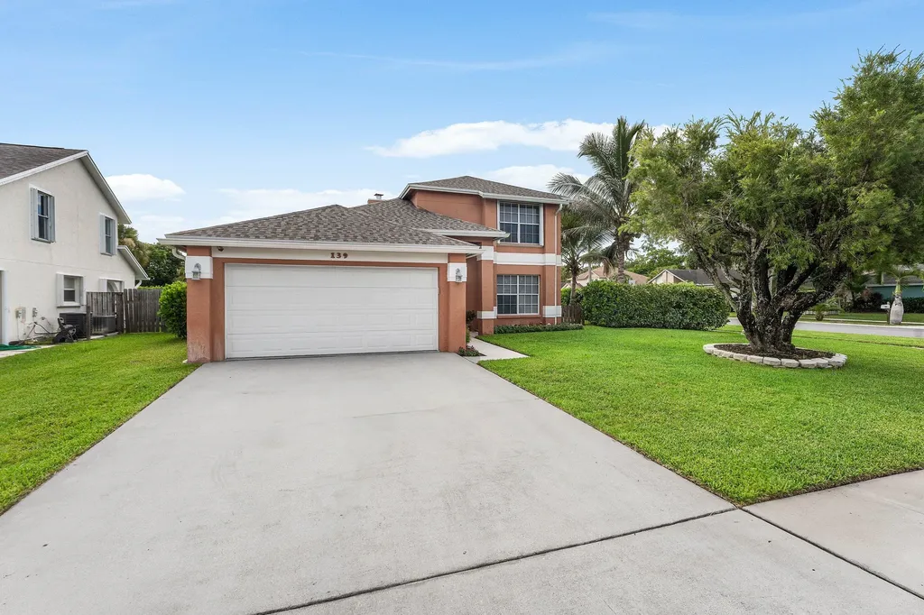 139 Royal Pine Circle S Royal Palm Beach FL 33411
