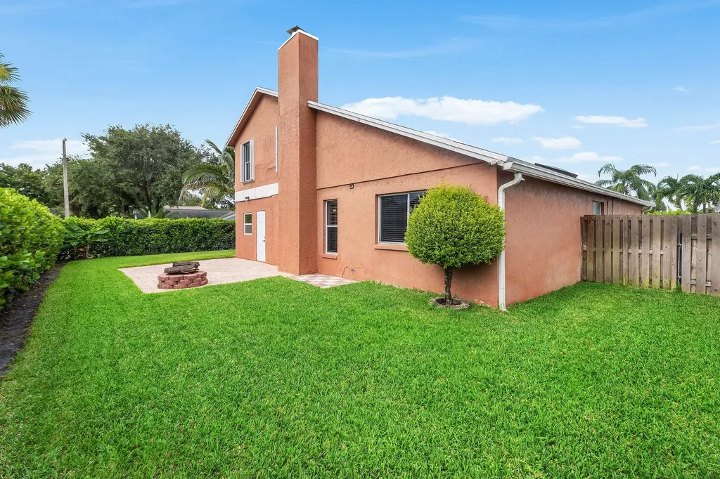 139 Royal Pine Circle S Royal Palm Beach FL 33411