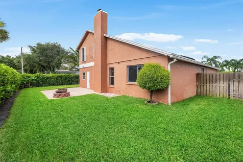 139 Royal Pine Circle S Royal Palm Beach FL 33411