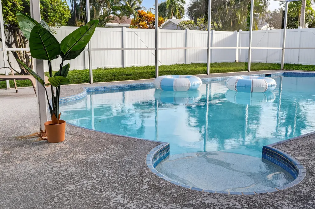 4421 NW 2nd Court Coconut Creek FL 33066