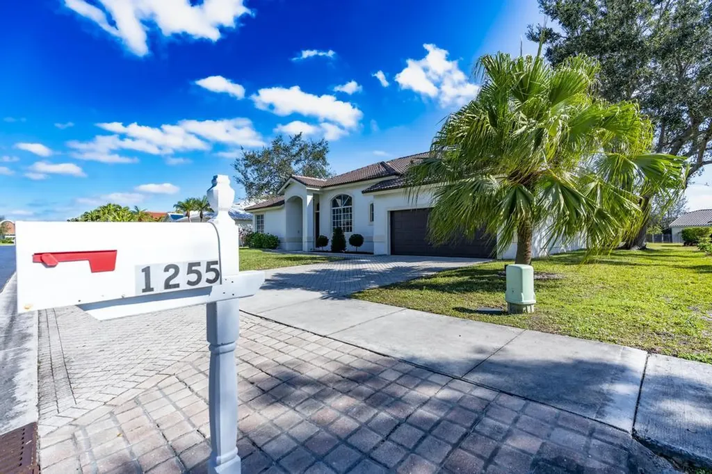 1255 SW Maplewood Drive Port St Lucie FL 34986