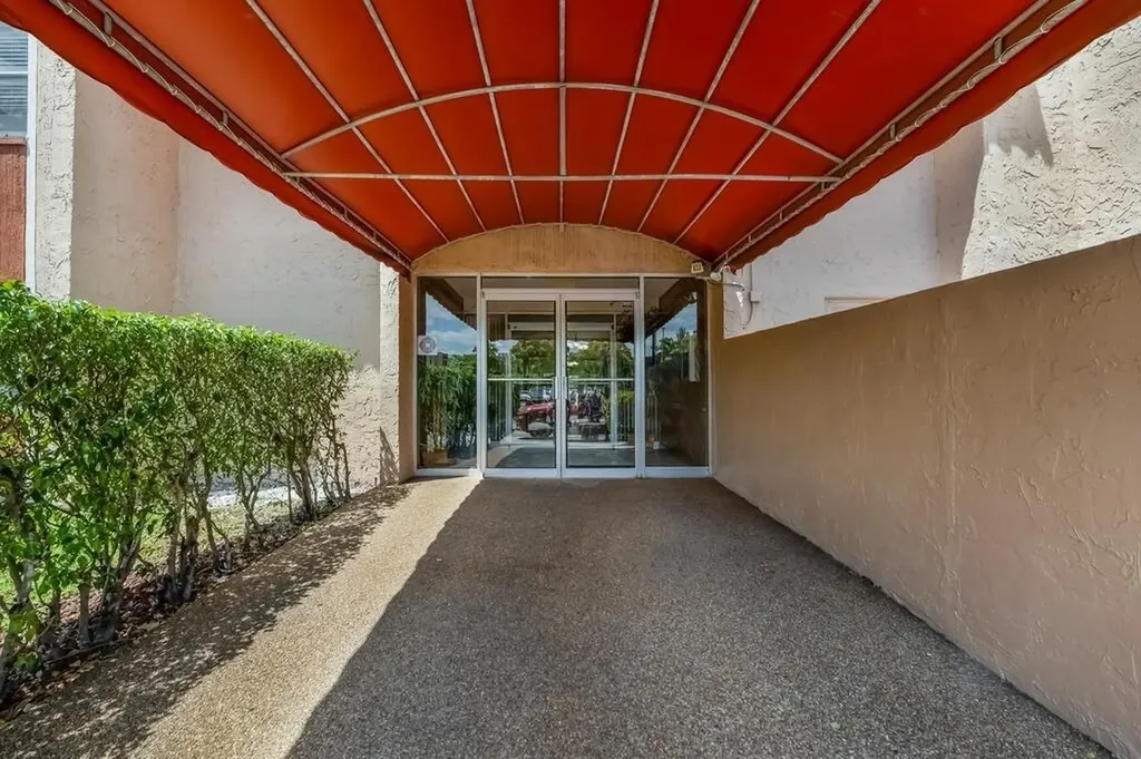 8280 SW 24th Street North Lauderdale FL 33068