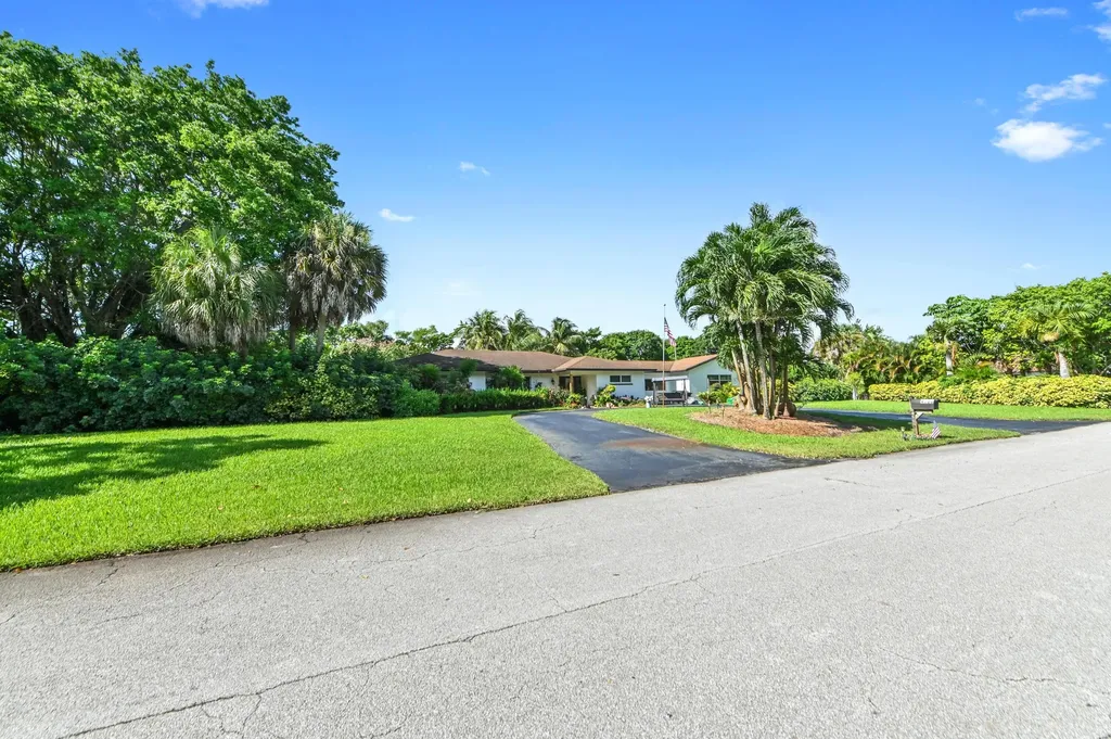 4580 Glenwood Drive Coconut Creek FL 33066
