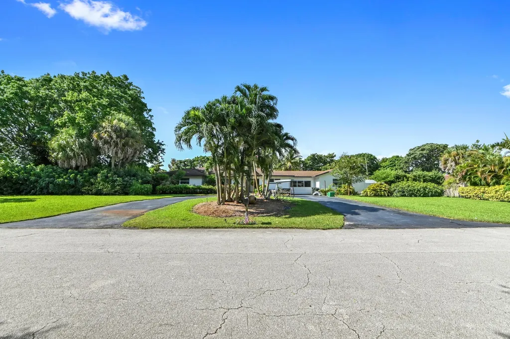 4580 Glenwood Drive Coconut Creek FL 33066
