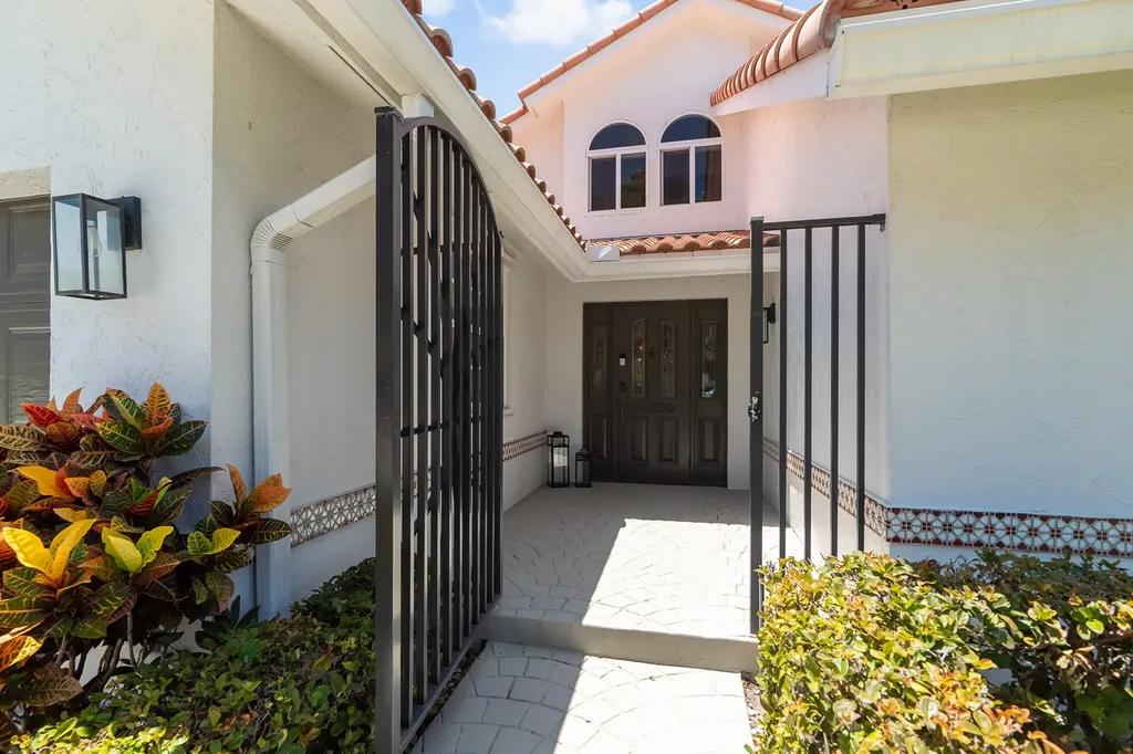 23173 L'ermitage Circle Boca Raton FL 33433