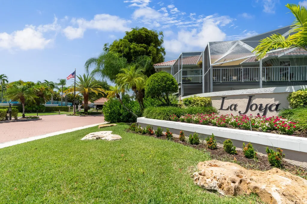 23173 L'ermitage Circle Boca Raton FL 33433